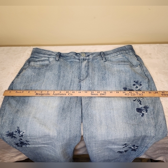 Democracy Ab"solution Embroidered Girlfriend Jeans Size 20W - Picture 9 of 14